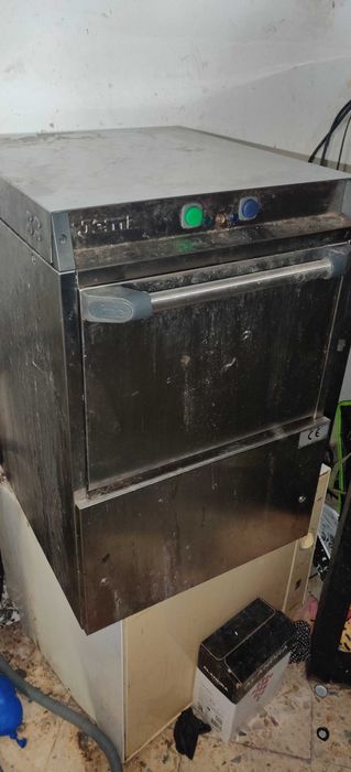 Dishwasher bar , restaurant