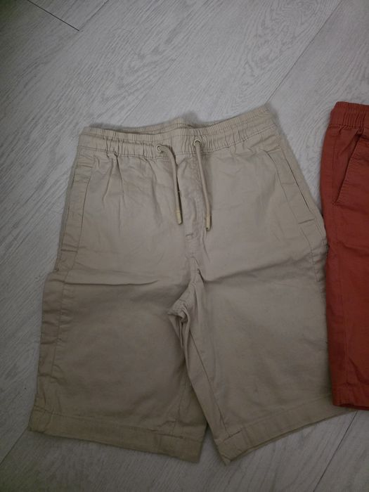 Conjunto de calções bege e cor de tijolo tamanho 7-8 anos da lefties