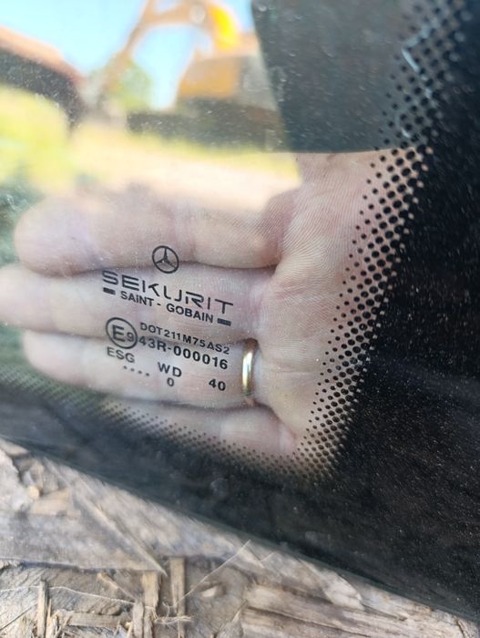 Скло Стекло Жабра Праве в Двері Механічне  Mercedes Vito  W 638 Оригін