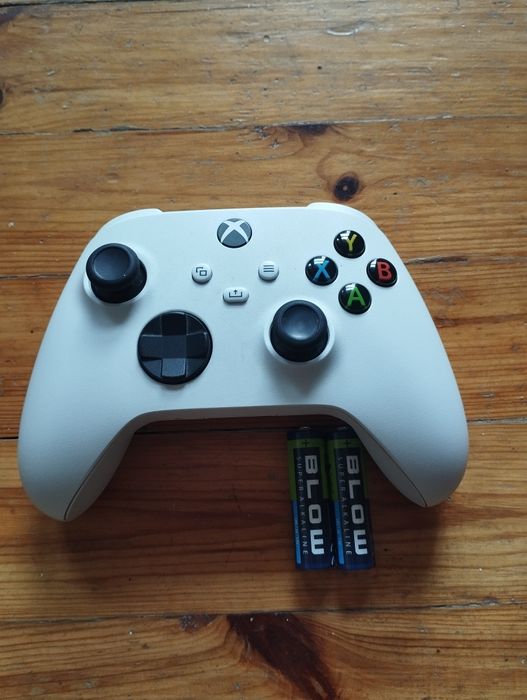 Xbox Series Pad Kontroler biały w pełni sprawny zadbany gratis baterie