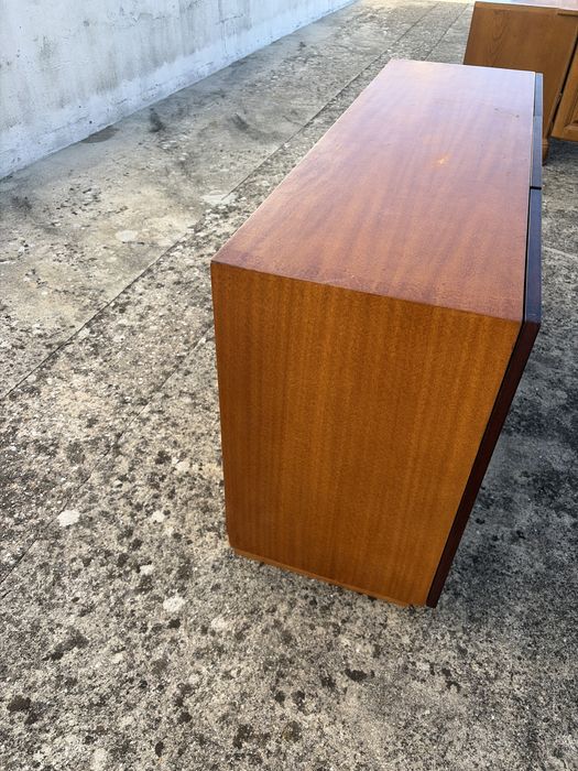Armário com 3 portas em madeira