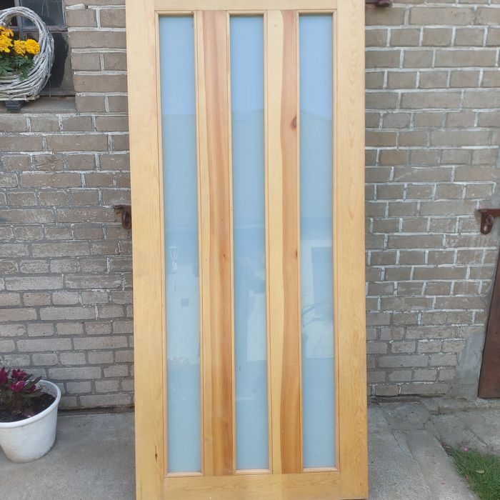 Drzwi sosnowe używane