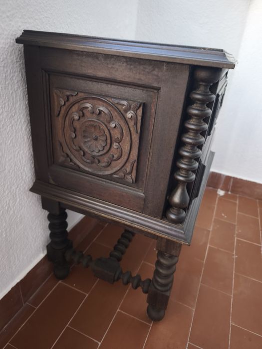 Móvel antigo para restauro