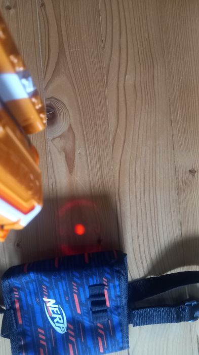 Pistolet Nerf z kaburą plus kieszonkowy.