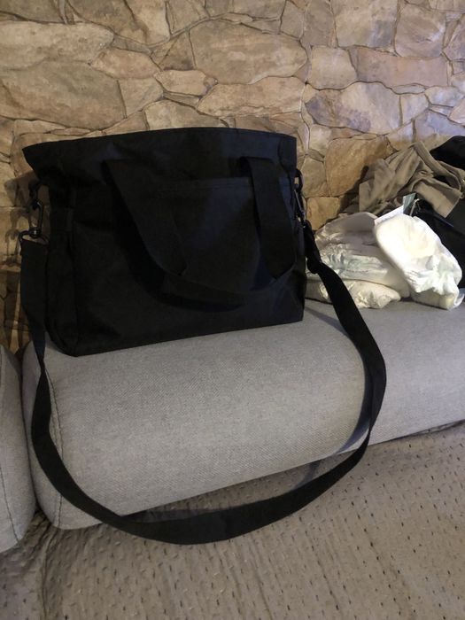 Czarna torba do wozka.