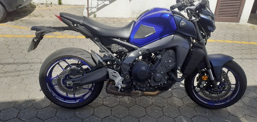 Vendo a minha yamanha MT 09 como nova com alguns extras.