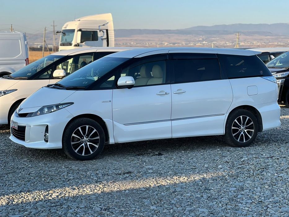 Toyota Estima Гібрид