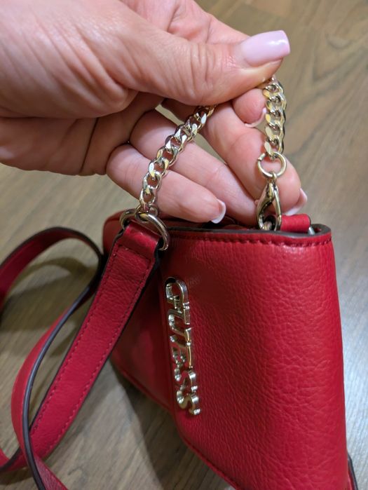 Маленькая сумочка guess