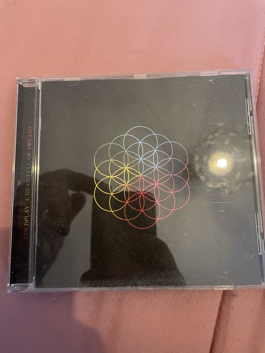 Vendo varios cds, cada um com o valor de 7€