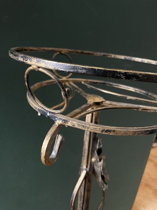 Kwienik metalowy, stojak