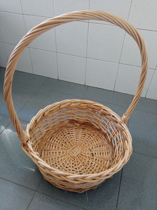Cesto em verga artesanal