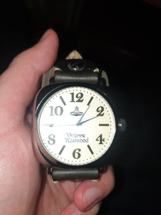 Продам часы Vivienne Westwood