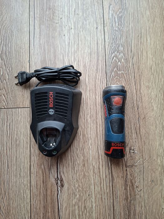 Bosch 12v latarka akumulator ładowarka.