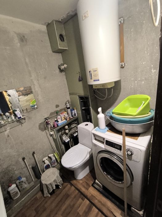 Продам 3 комнатную квартиру с ремонтом мебелью и техникой  17кв.