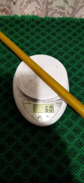 Свеча восковая .