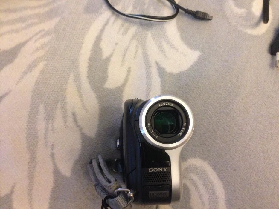 Продаю видео камеру Sony.