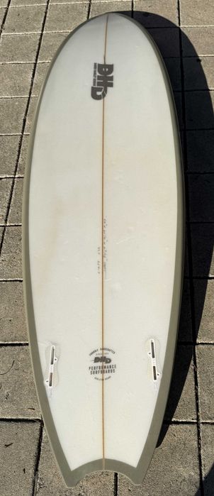 Vendo Prancha Surf DHD MF TWIN Horse Shoe 6,2"