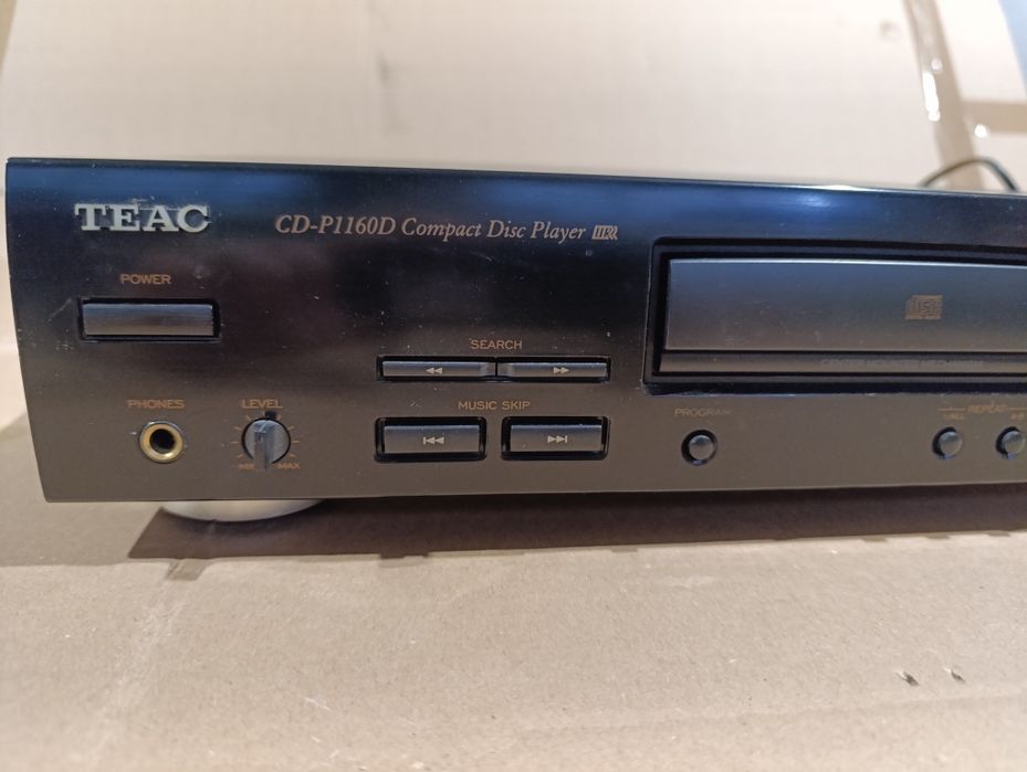 Odtwarzacz CD TEAC-CD-P1160D.