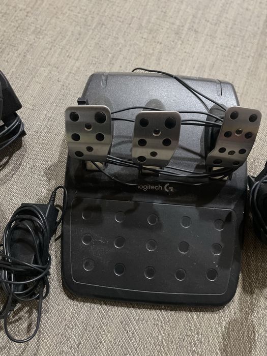 Logitech G29.