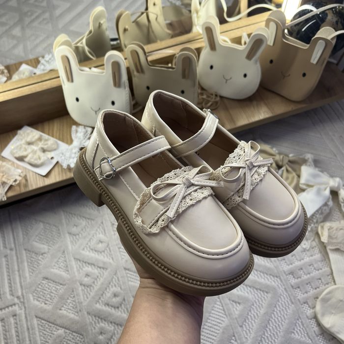 Нові туфлі на дівчинку різні розміри, молочні туфлі на дівчинку, туфлі