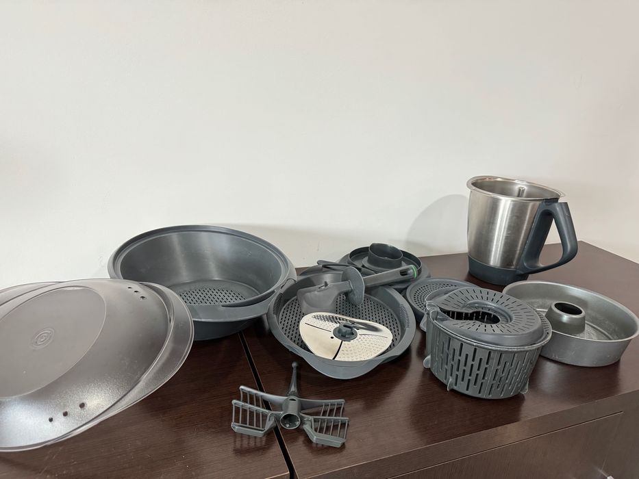 Bimby + acessórios + brindes (descascador, forma, mala de transporte)