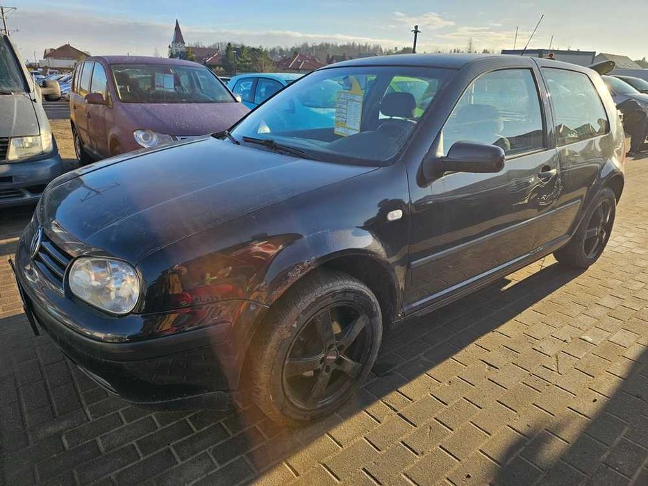 Volkswagen Golf IV 2002r/1.6 benzyna/105KM/opłaty aktualne/klima