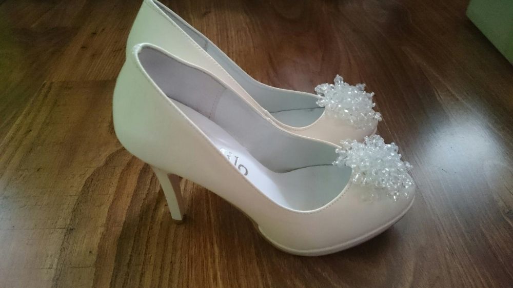 Piękne buty ślubne