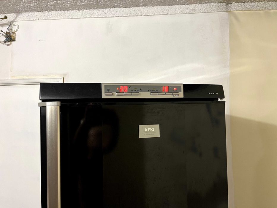 Frigorífico Combinado PRETO AEG/ELETROLUX Santo