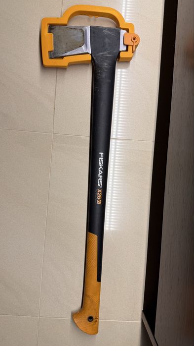 Siekiera Fiskars x25