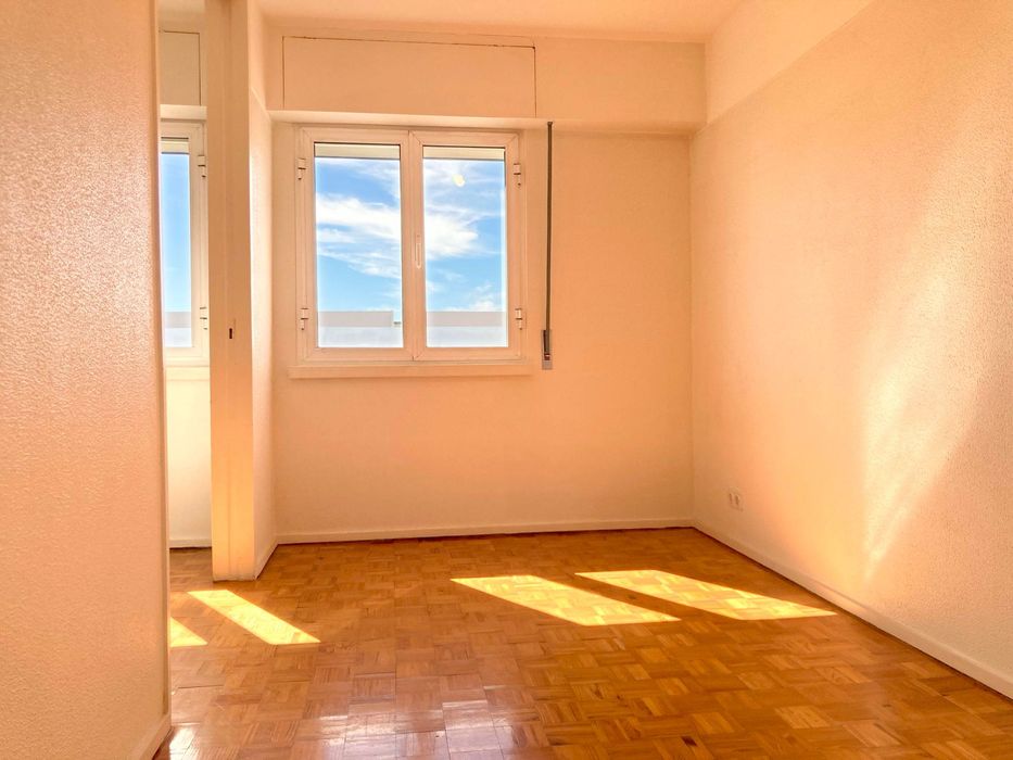 Duplex T2/T3, com 103 m², no centro de Telheiras