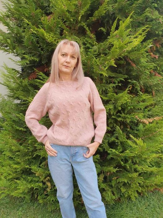 Жіночий светр ручна в'язка