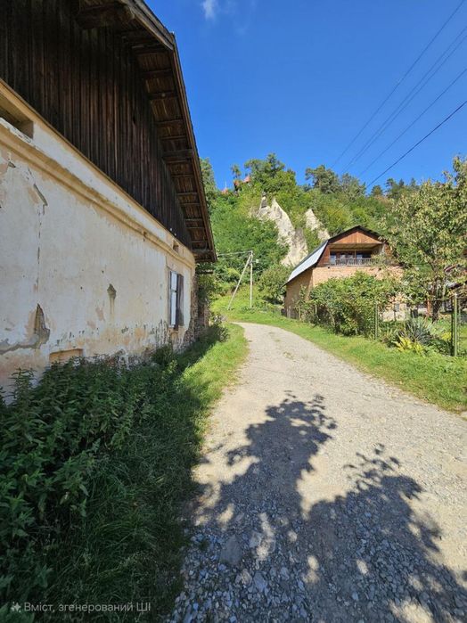 Будинок з землею 9,32сотих в центрі Косова