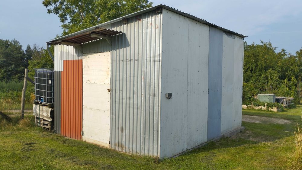 Solidny drewniany barak / składzik 18,7 m², 53 m³, 230/400 V