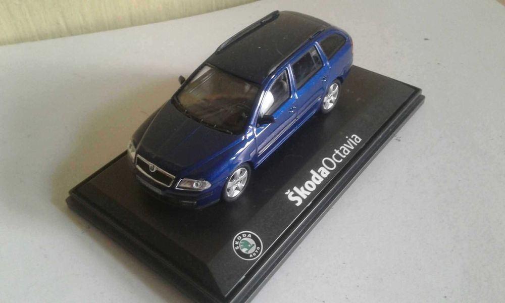 Skoda OCTAVIA II KOMBI w skali 1:43 ABREX nowy