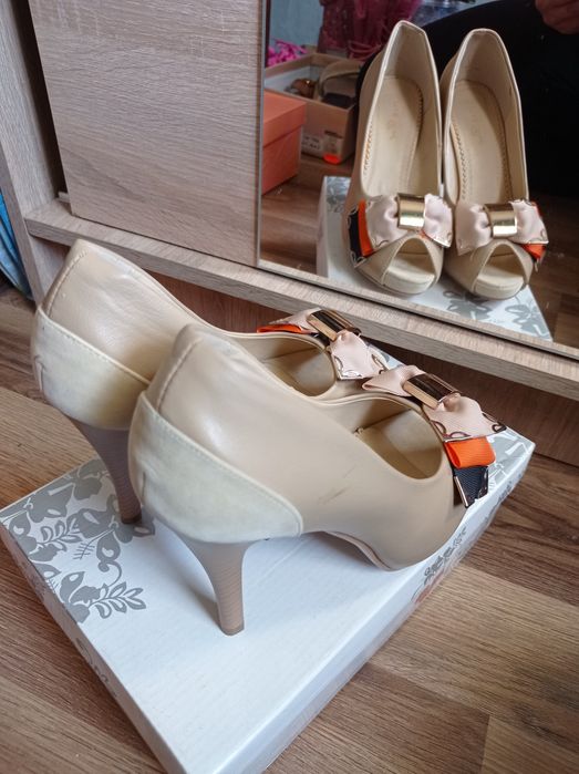 Szpilki piękne r 39