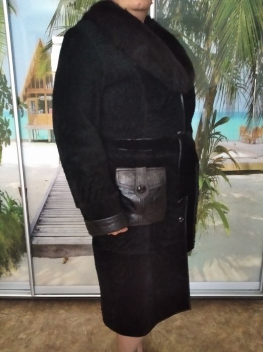 Срочно ,рассмотрю все предложения!Шуба натуральный мутон Турция+ в под