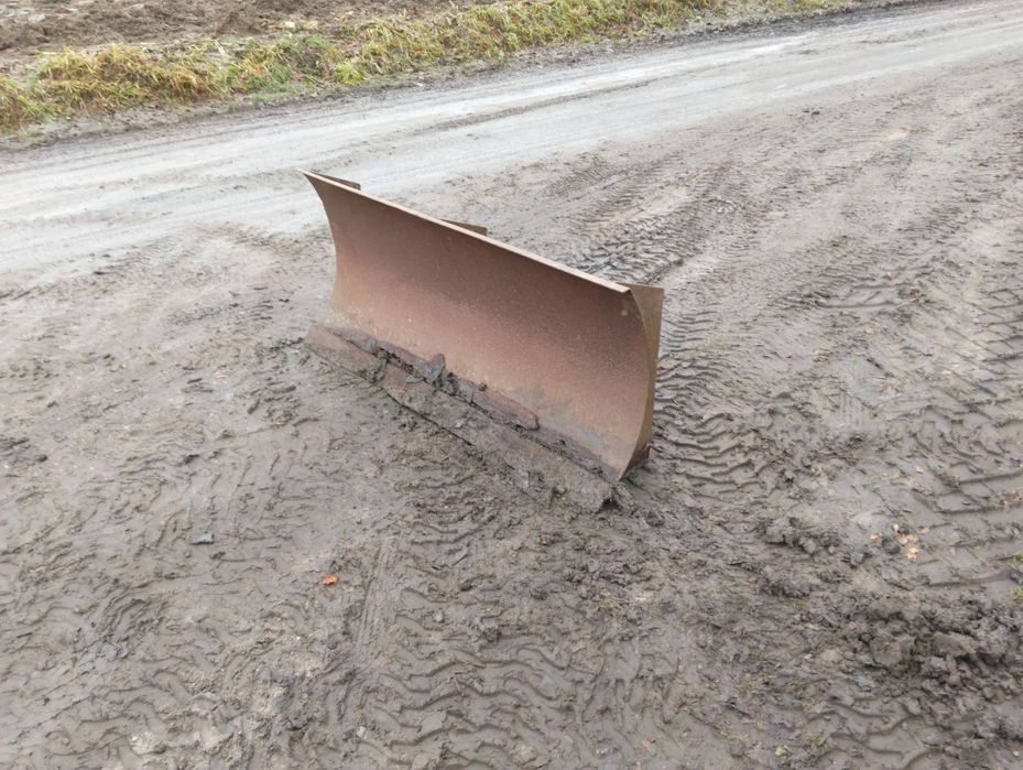 Pług - spych śnieżny na widły ( łyżka na paleciak do remontu )