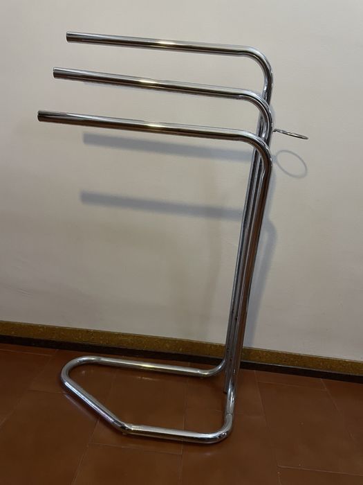 Toalheiro com suporte para secador