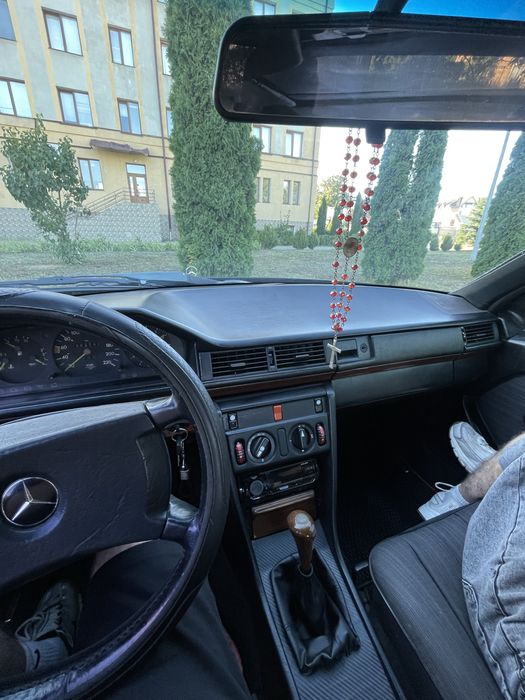 Mercedes W124 1988р (торг)