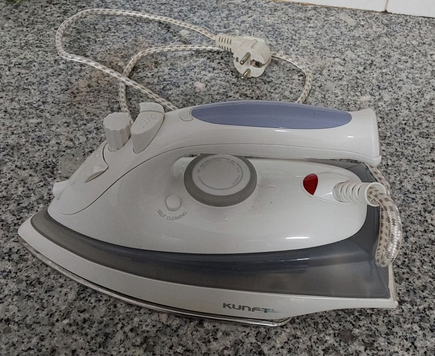 FERRO DE ENGOMAR,PASSAR A FERRO,EM BOM ESTADO.Casa,Quarto,Sala,Cozinha