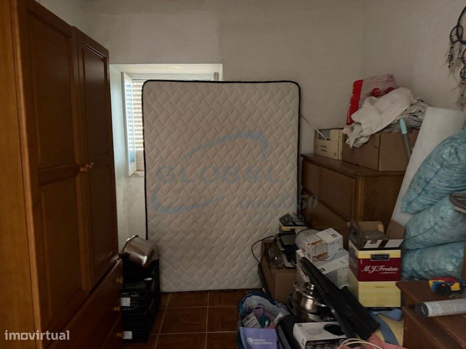 Moradia Térrea para Recuperar com Logradouro e Excelente Potencial