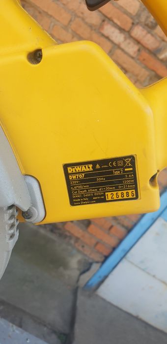 Продам  торцовочную пилу углорез"Dewalt"DW707с протяжкой made in Italy