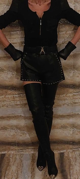 Bardzo seksowna bluzka o efektownym design w kolorze czarnym