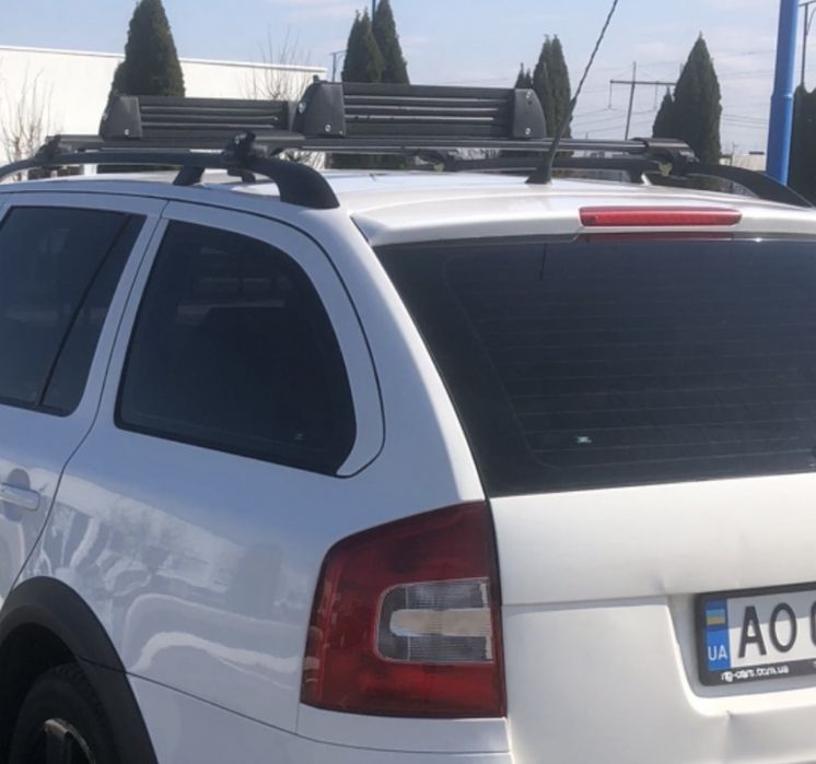 Продам перемички та кріплення для лиж на автомобіль школа Октавія