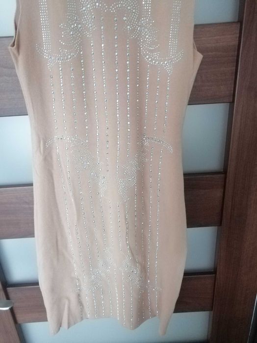 Sukienka na każdą okazję camel