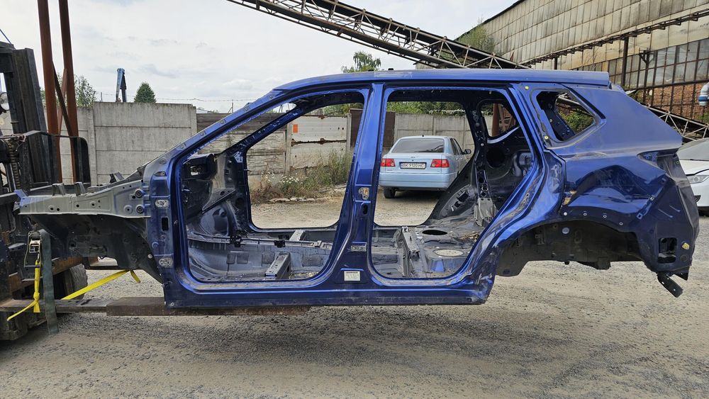 Лот чверть четверть ланджерон стійка поріг панель Nissan Rogue T33