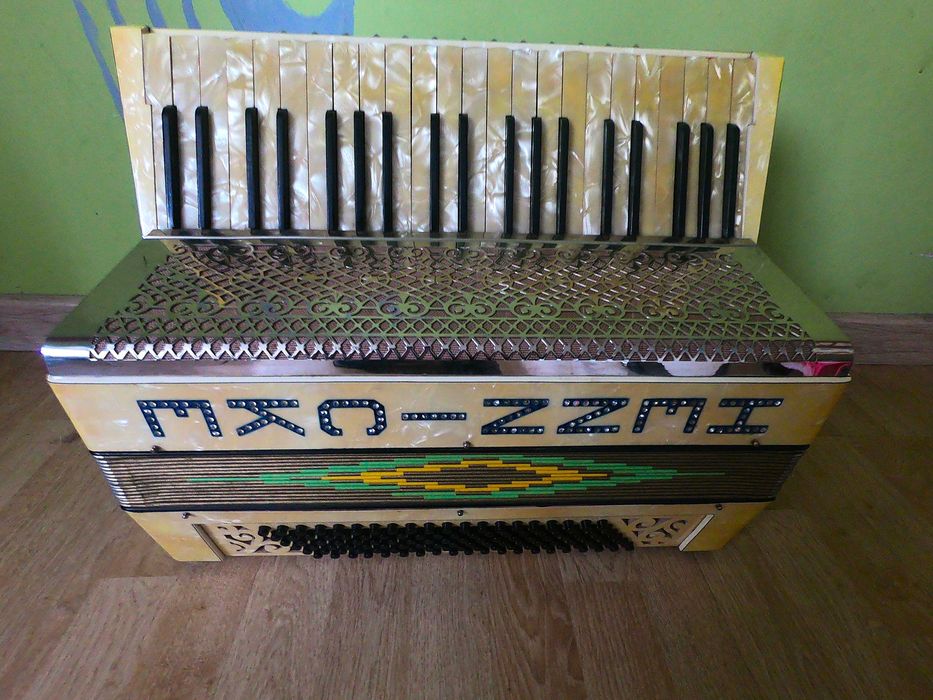 Akordeon Hennicke 120 basów 1936 rok