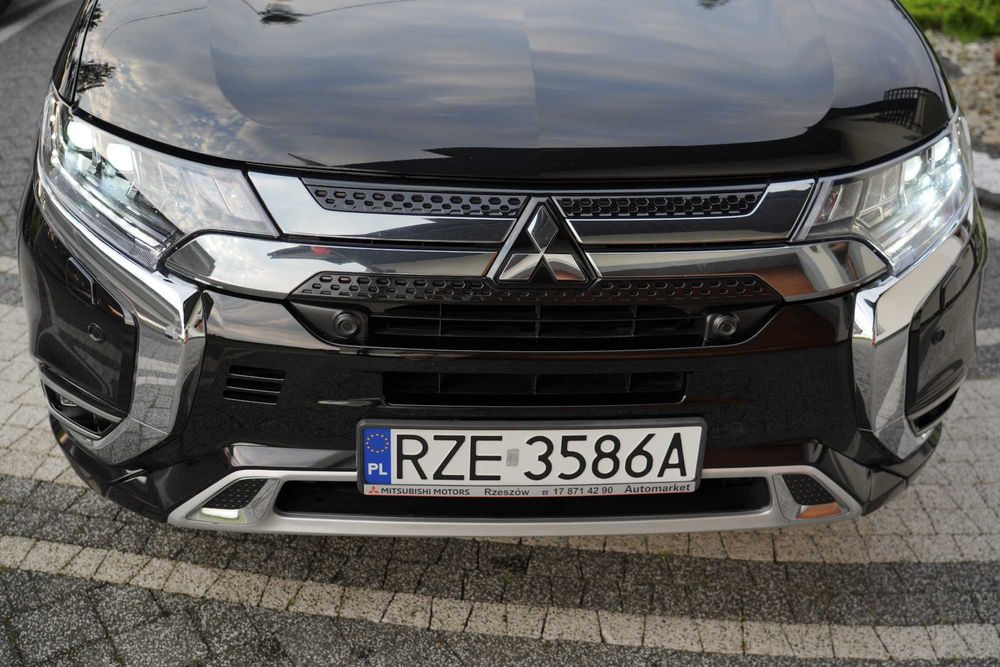 Mitsubishi Outlander PHEV Instyle 2.4 2020 rok