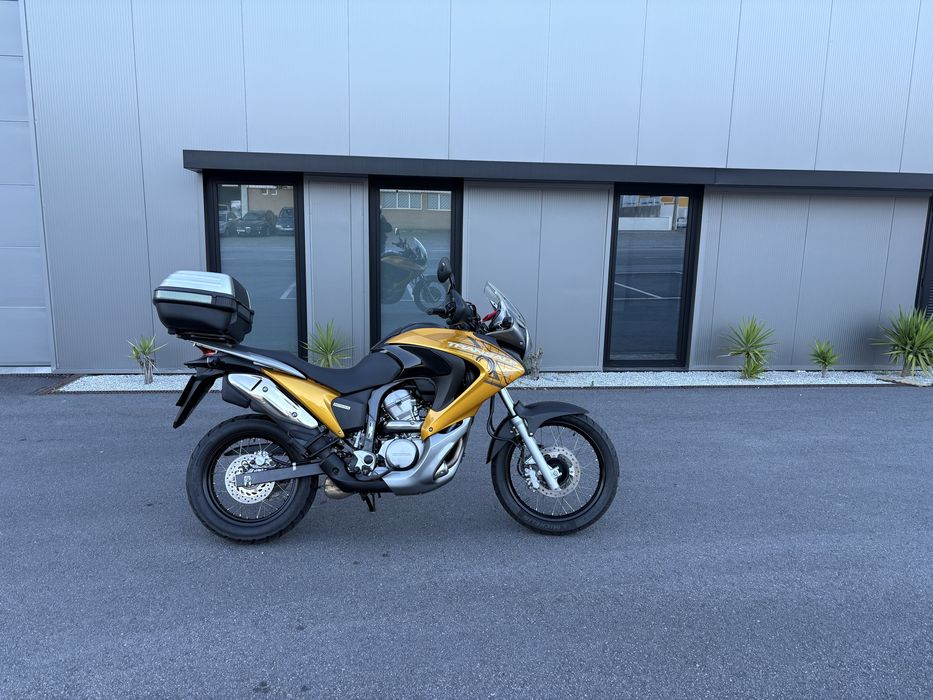 Honda Transalp 700 ( só 26100 km )  Versão exclusiva