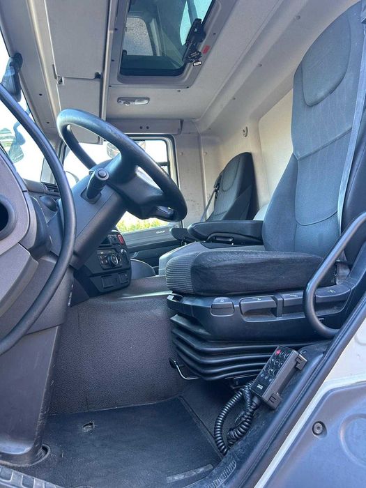 DAF CF 320 - 2017  c/ plataforma retrátil
